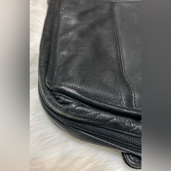 Vintage Wilson’s Black Leather Expandable Messenger Bag - Picture 5 of 13